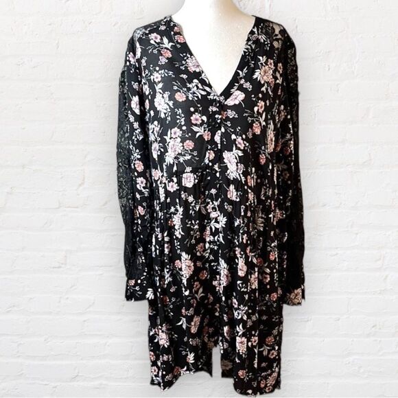 TORRID black baby doll style top w/ lace embellished sleeves, shoulders, & back. - Picture 1 of 14